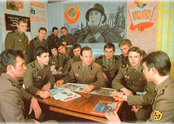 Кто такой замполит в Советской Армии