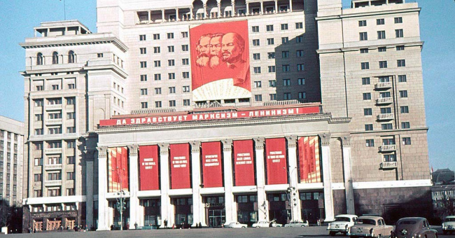 «Москва»: дворец для народа, рождённый в тридцатые